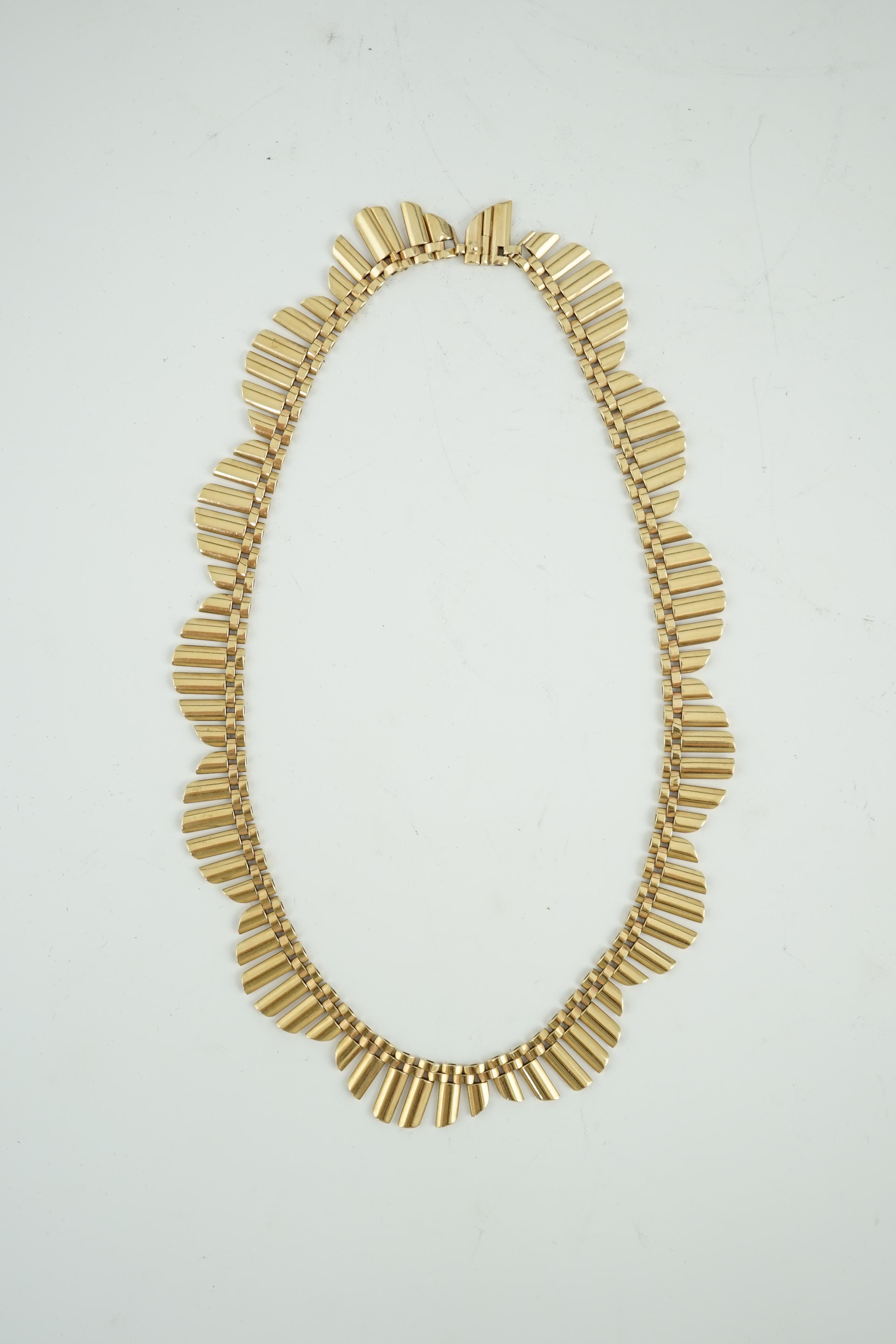 A 1970's 9ct gold fringe necklace